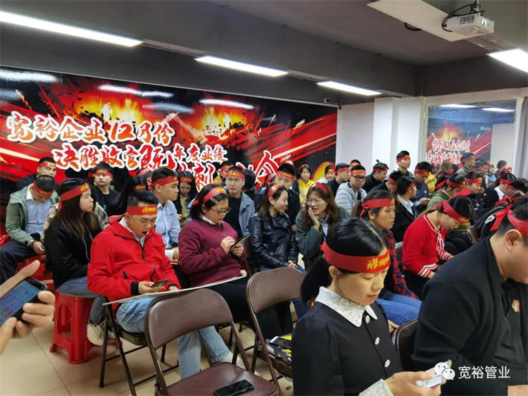 ▲朝氣蓬勃的團(tuán)隊(duì)，頭戴“為夢(mèng)想而戰(zhàn)”！